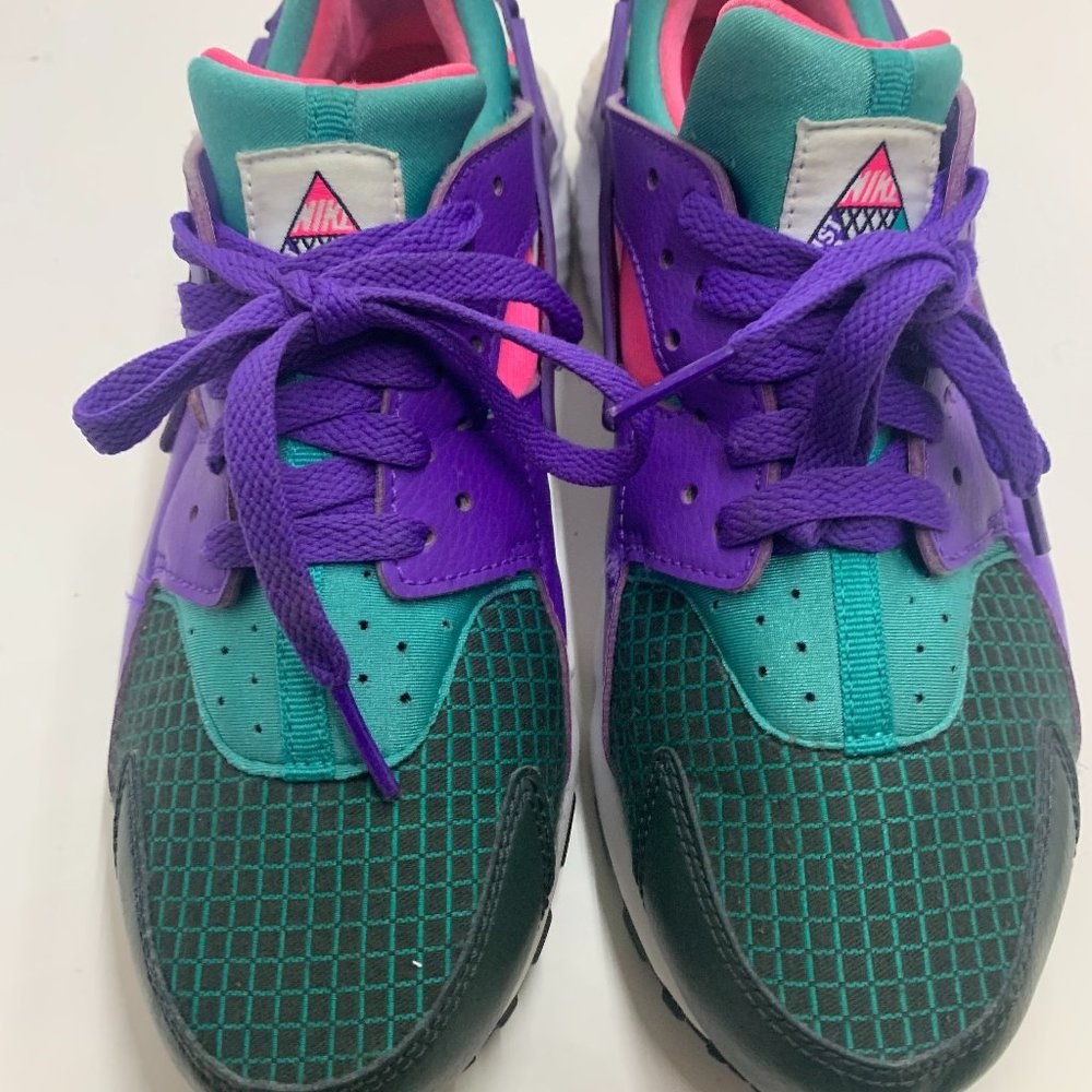 Nike Huaraches Size 7Youth/8 Womens